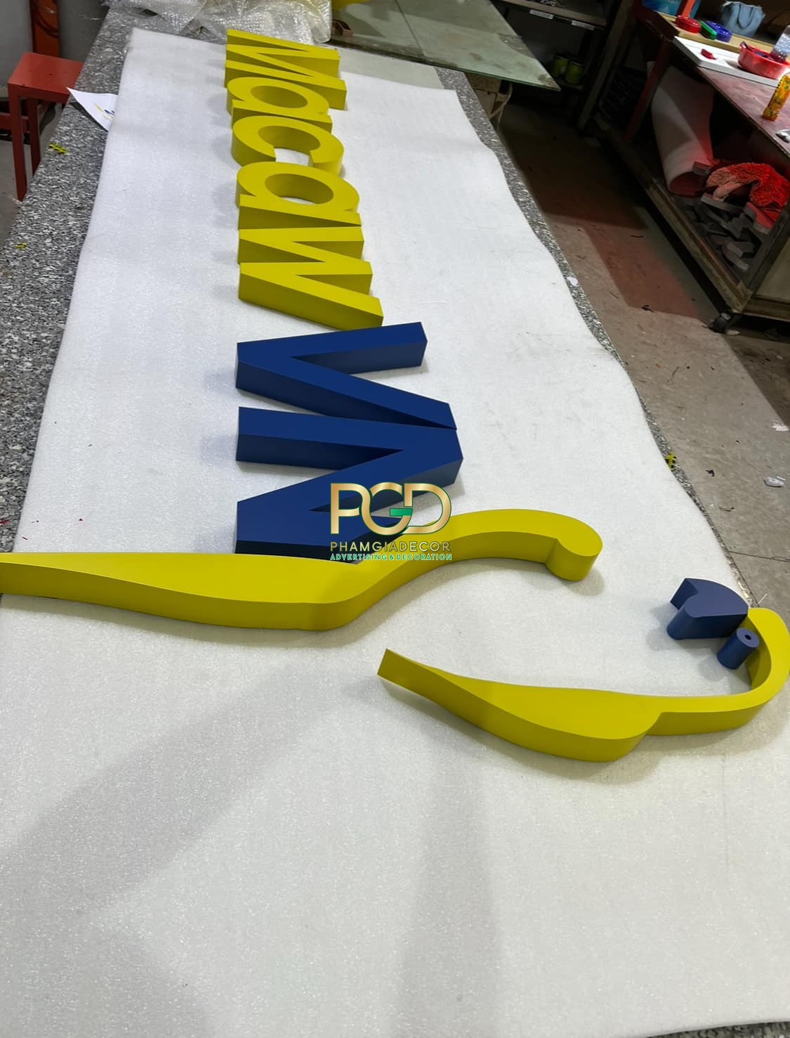 chu inox son mau