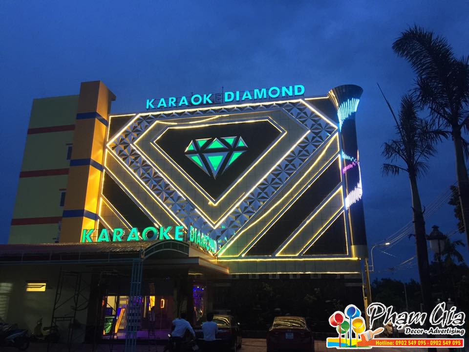 thi cong mat tien karaoke gia re