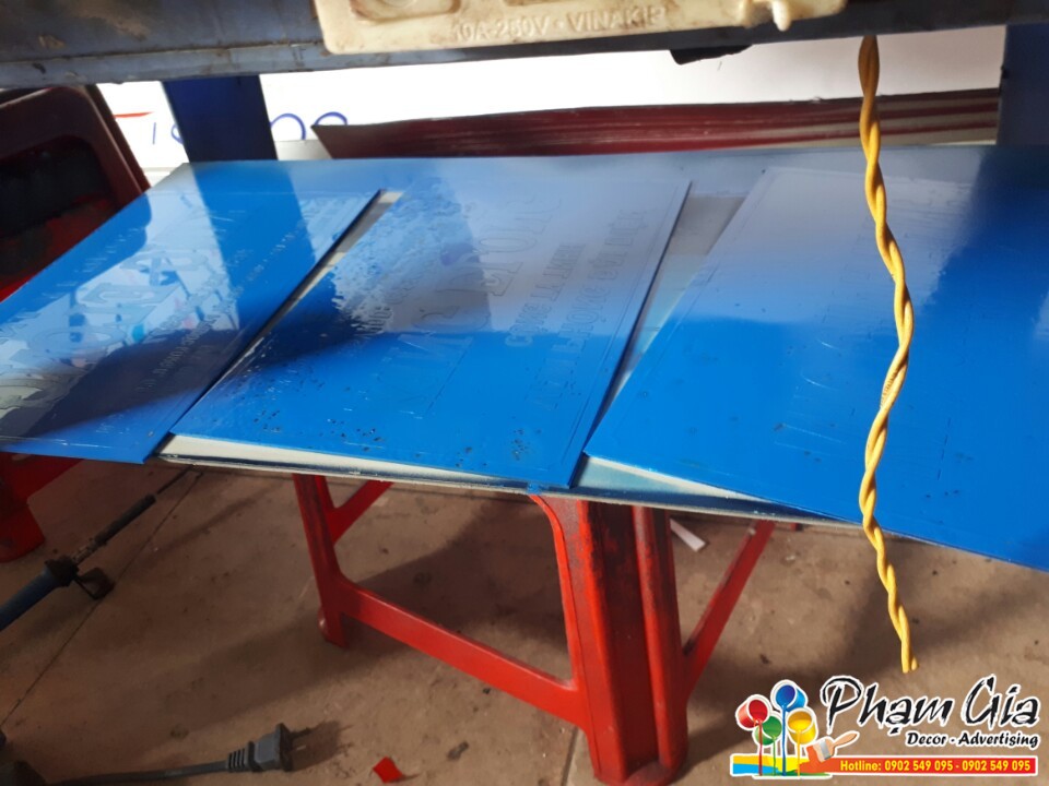 bang mica khac laser