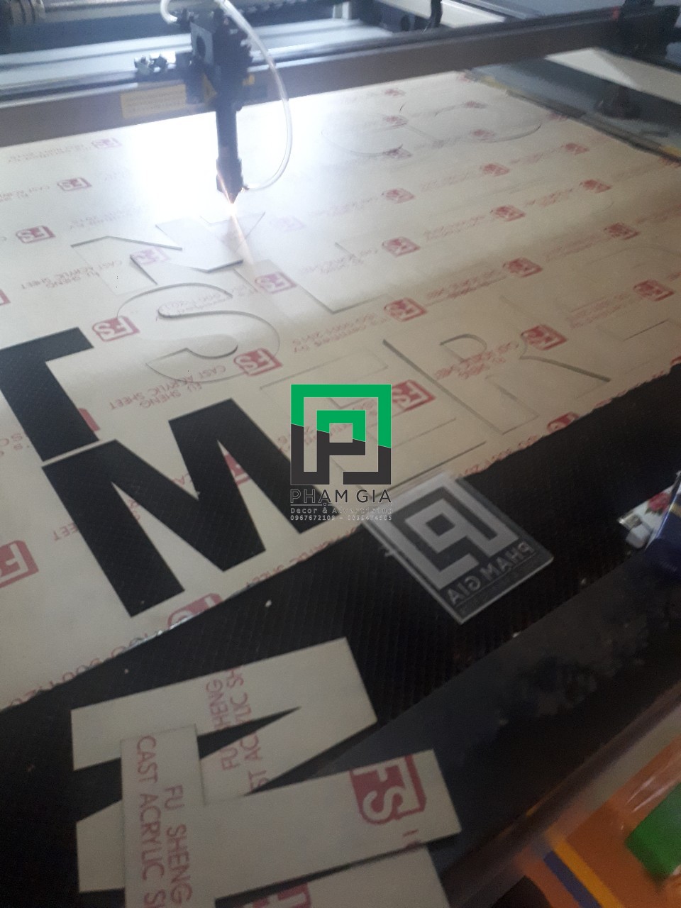 gia cong cat mica quan tan phu