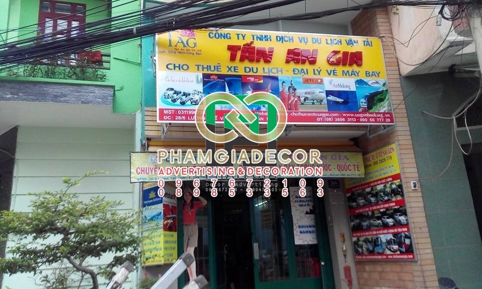 Làm bảng hiệu mica giá rẻ
