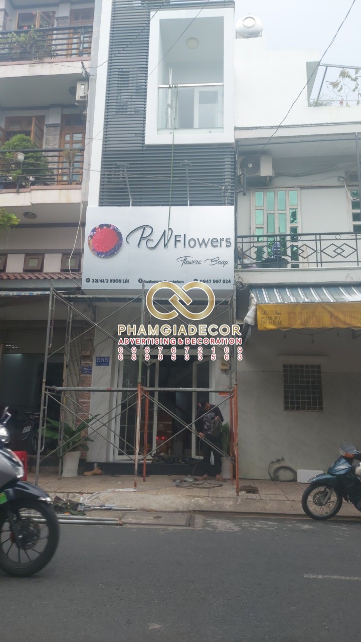 lam bang hieu shop hoa tuoi
