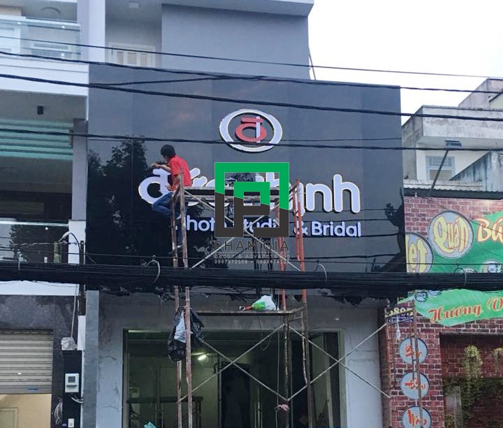 Làm biển hiệu quảng cáo giá rẻ