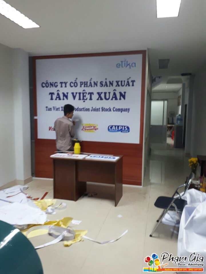 thi cong bang hieu van phong gia re