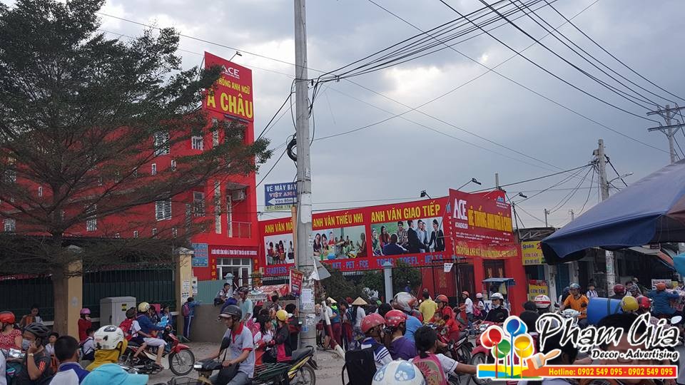 thi cong bien quang cao