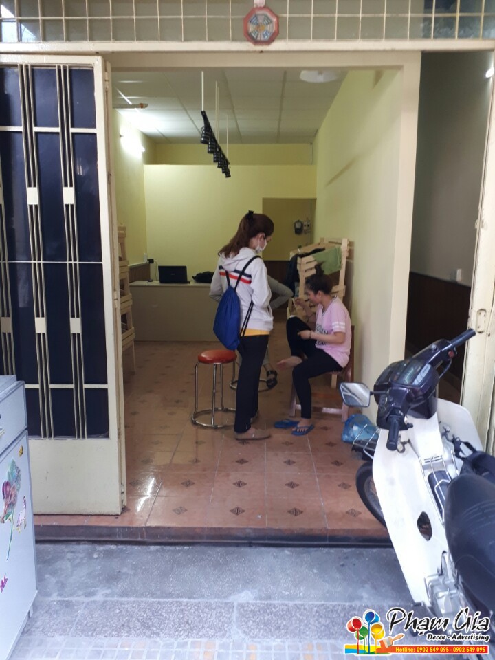 thi cong hop den