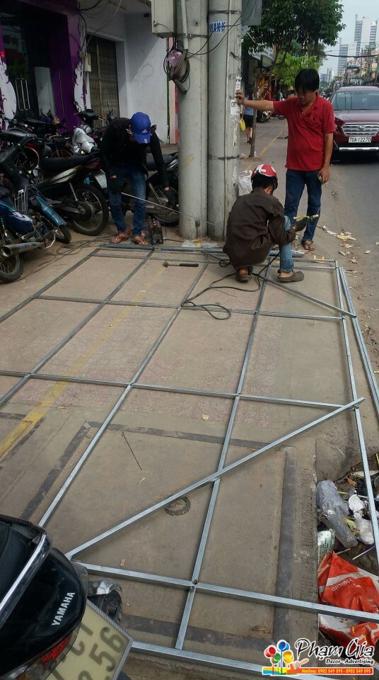 thi cong khung sat gia re