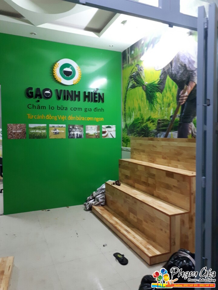 thi cong show room