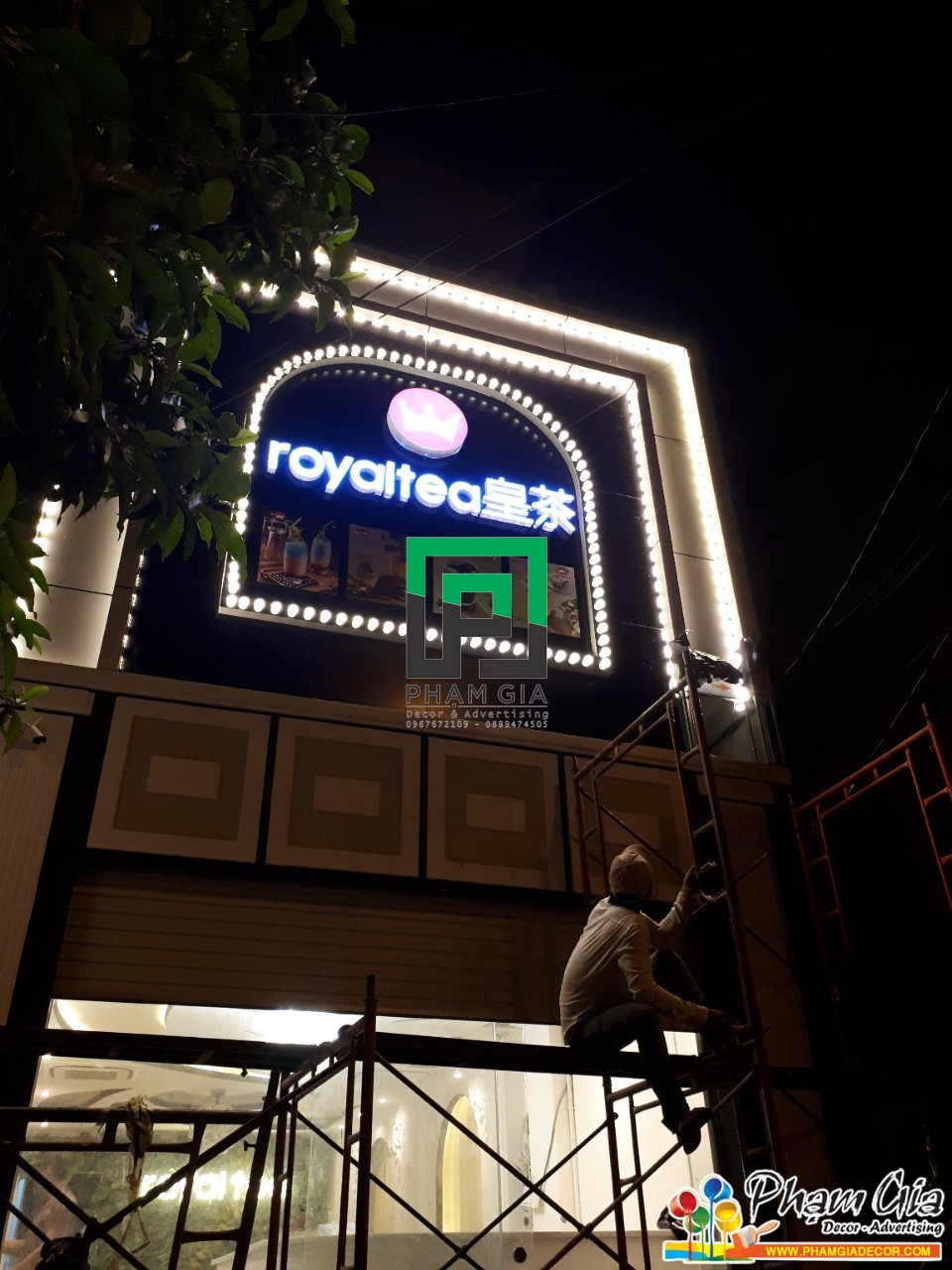 Thi công bảng hiệu Alu trà sữa royal